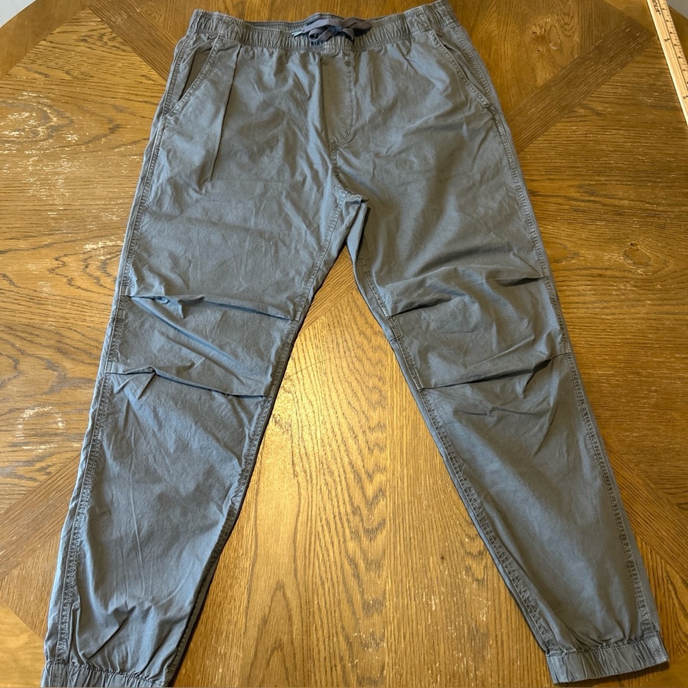 New American Eagle Outfitters Mens M Next Level Flex Jogger Joggers Pants Gray